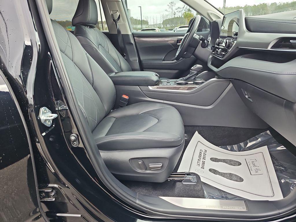 used 2024 Toyota Highlander Hybrid car, priced at $51,200