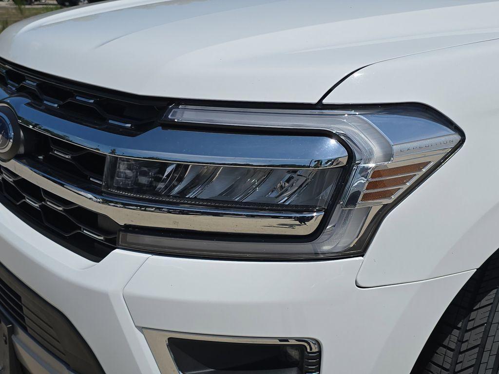 2023 Oxford White Ford Expedition Max