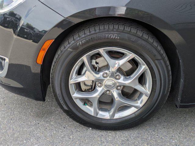 used 2018 Chrysler Pacifica car, priced at $18,163