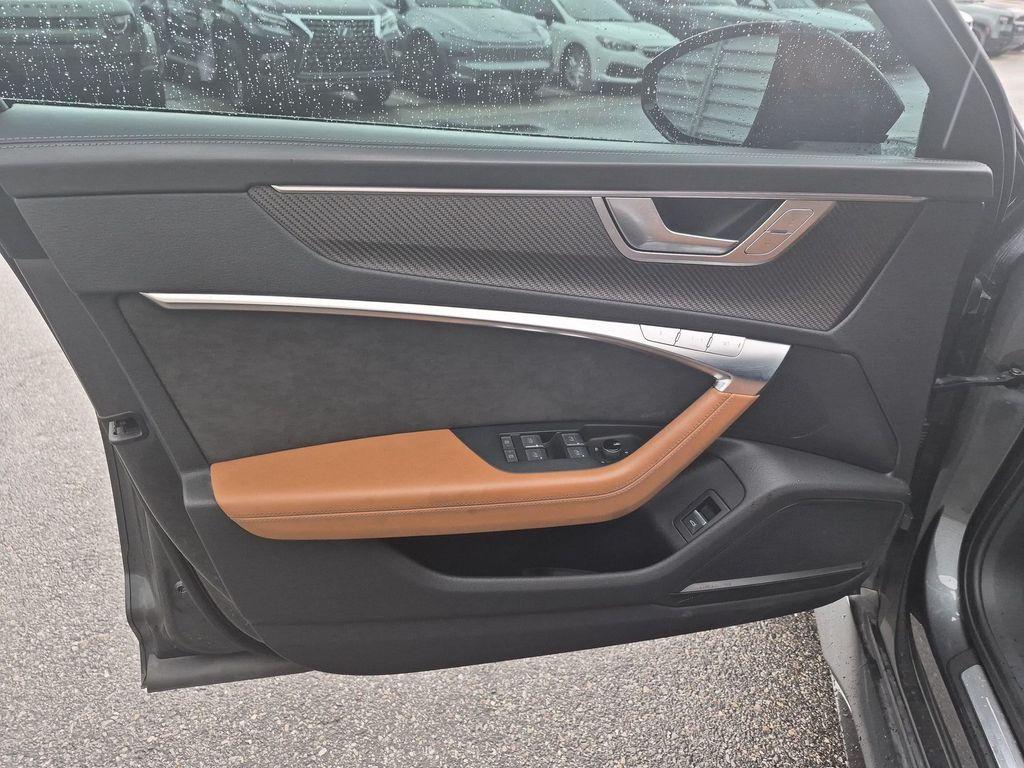Audi RS6 view 11