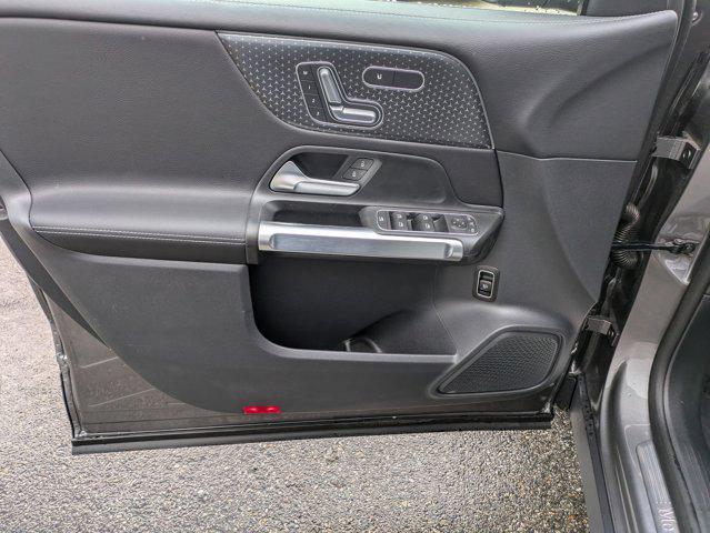 new 2025 Mercedes-Benz GLB 250 car, priced at $51,925