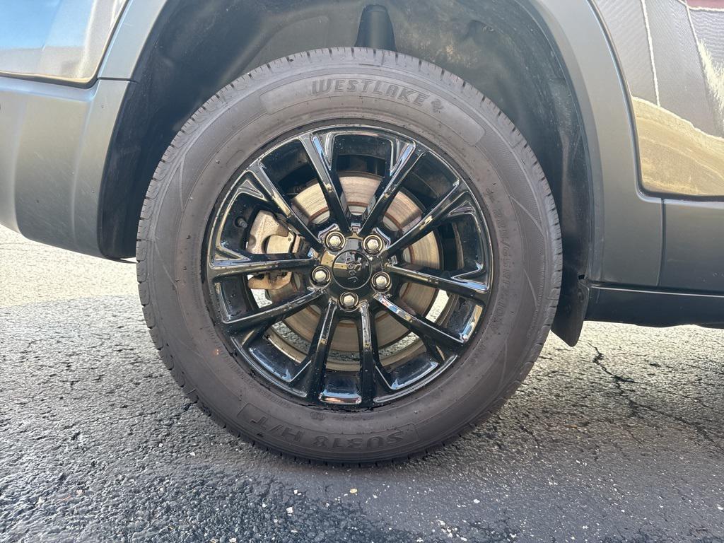 used 2023 Jeep Cherokee car, priced at $22,999