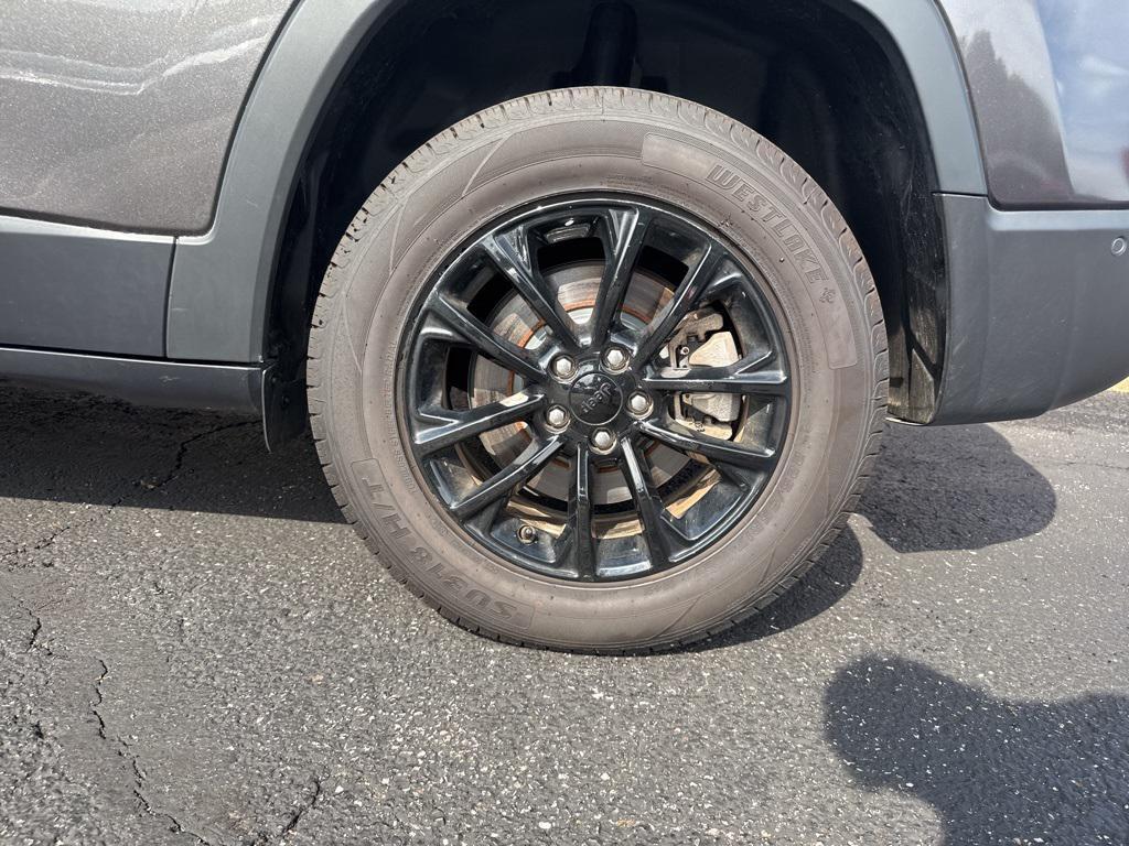 used 2023 Jeep Cherokee car, priced at $22,999