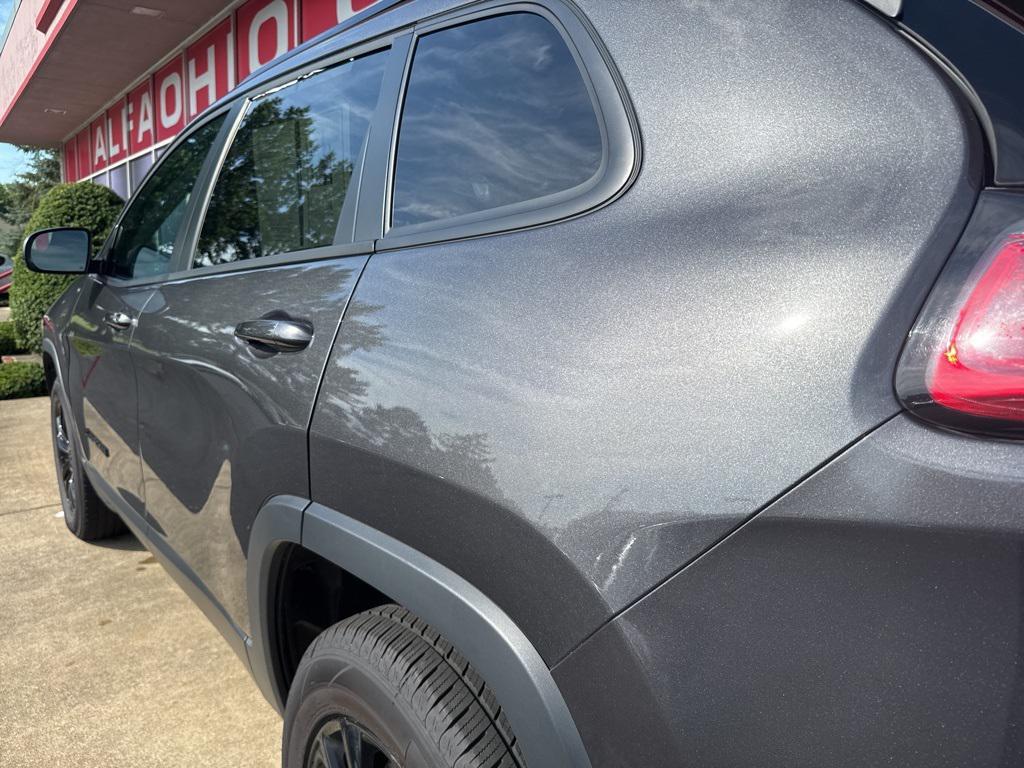 used 2023 Jeep Cherokee car, priced at $22,999