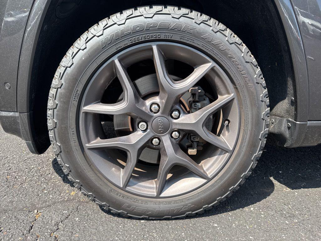 used 2021 Jeep Grand Cherokee car, priced at $22,836