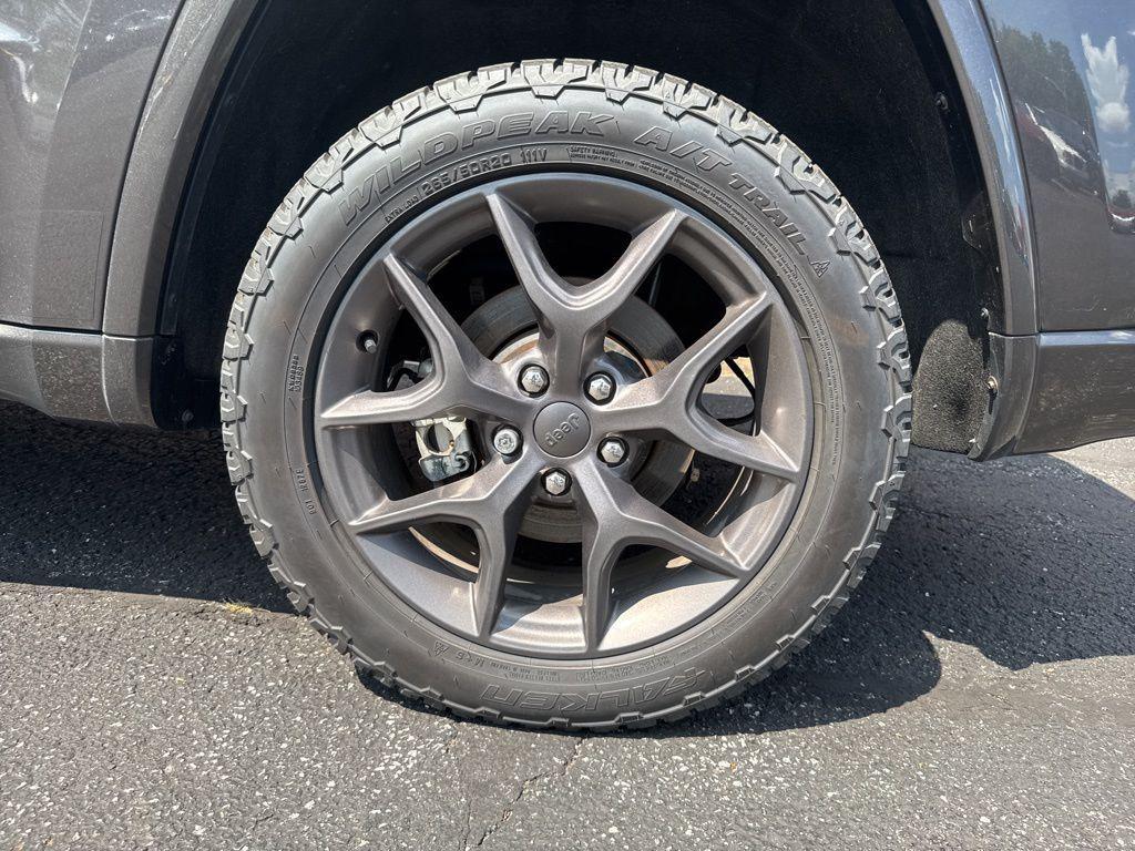 used 2021 Jeep Grand Cherokee car, priced at $22,836