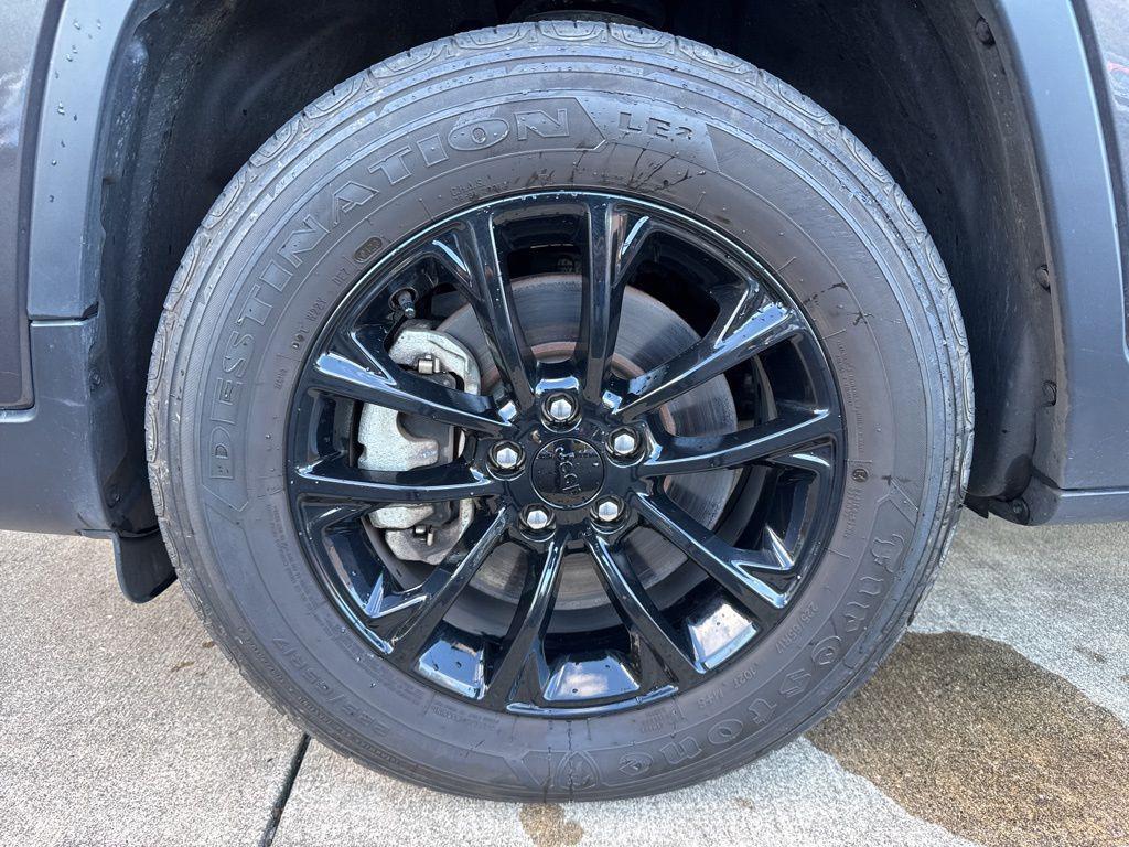 used 2023 Jeep Cherokee car, priced at $22,995