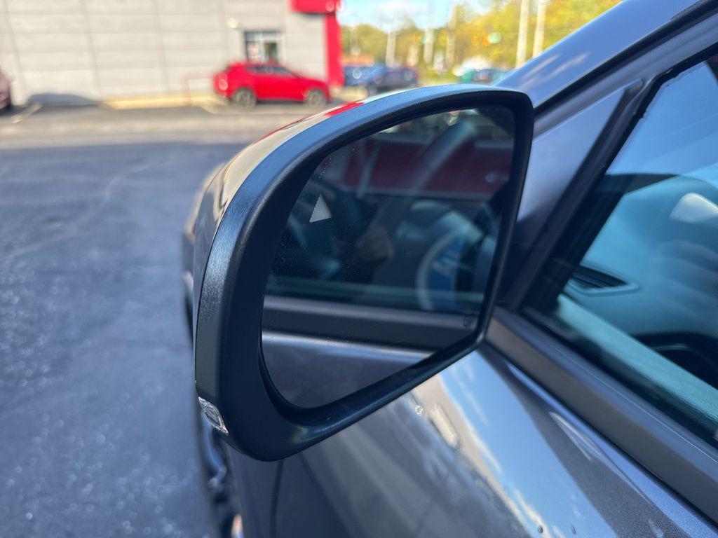 used 2023 Jeep Cherokee car, priced at $22,995