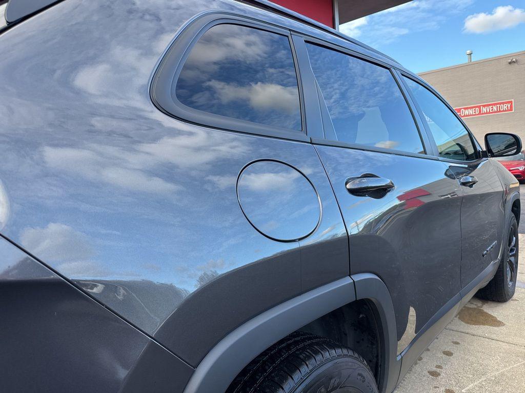 used 2023 Jeep Cherokee car, priced at $22,995