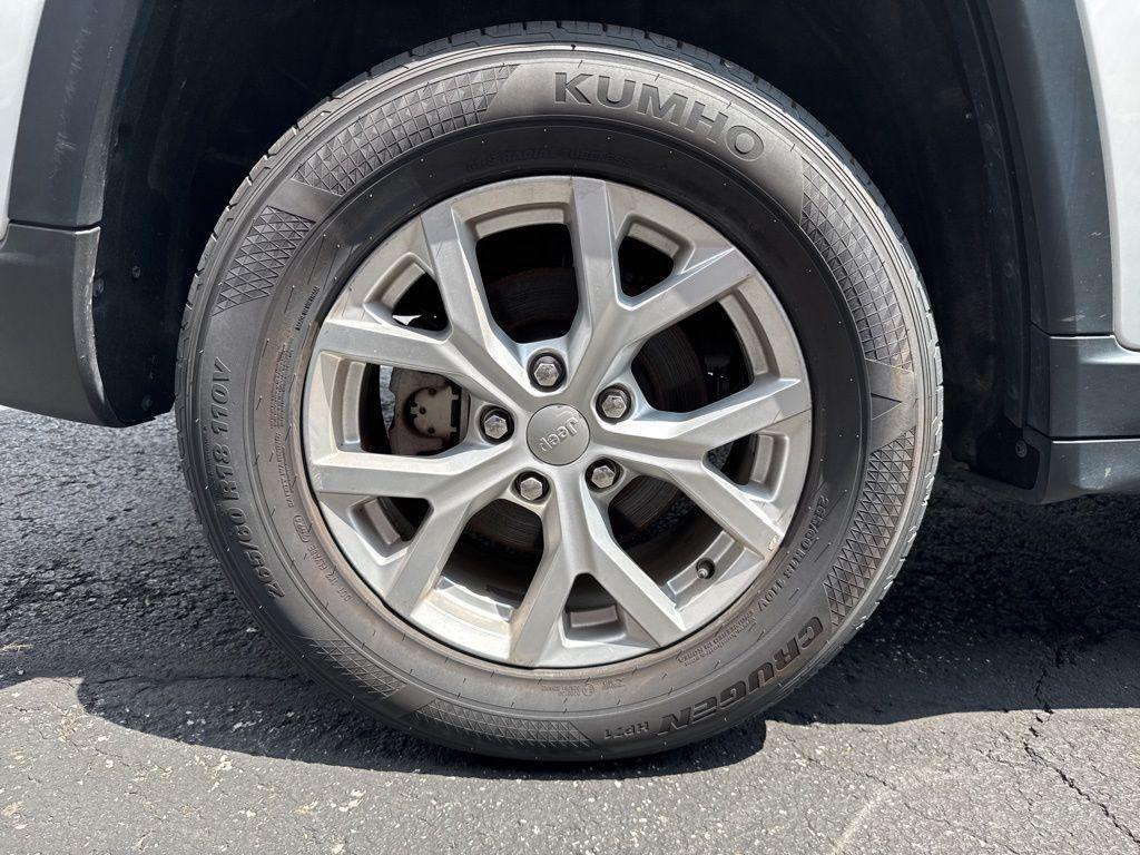 used 2023 Jeep Grand Cherokee car, priced at $25,681