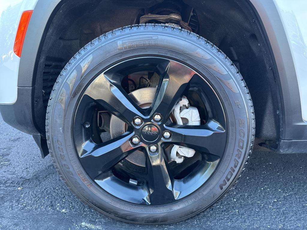 used 2024 Jeep Grand Cherokee car, priced at $33,894