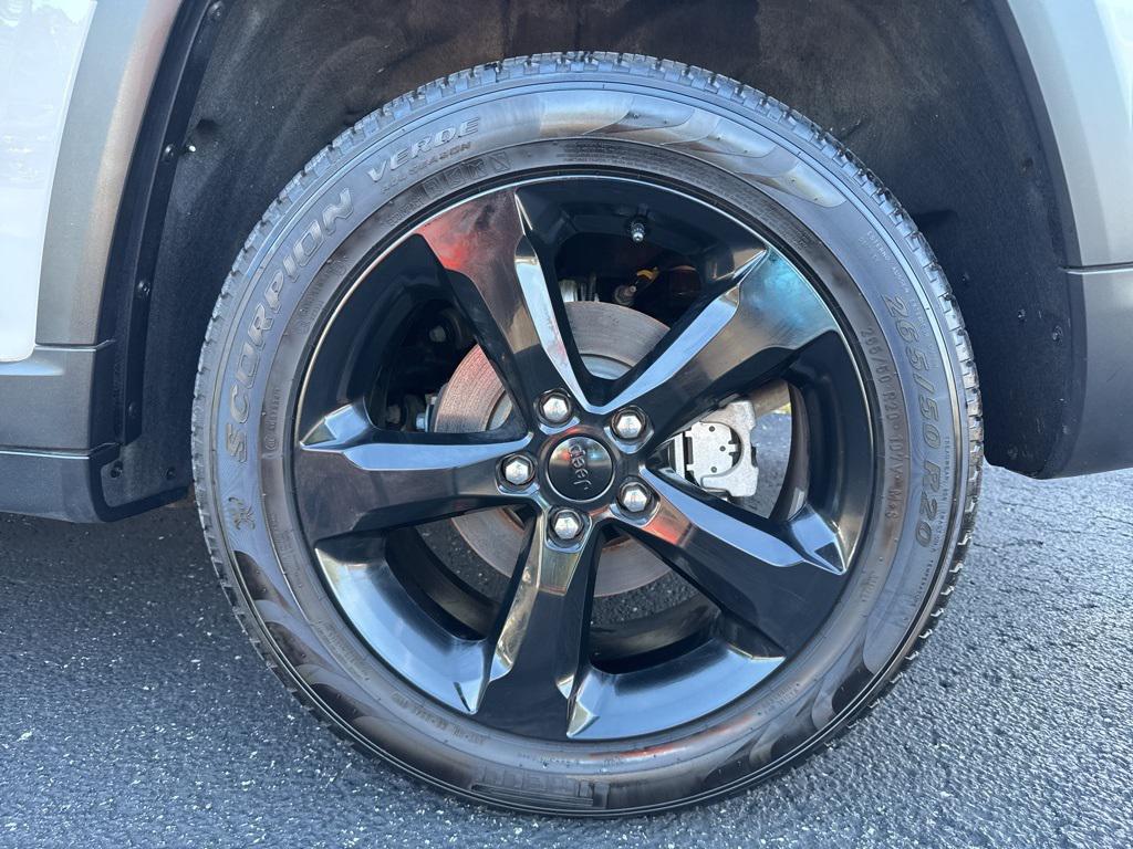 used 2024 Jeep Grand Cherokee car, priced at $33,894