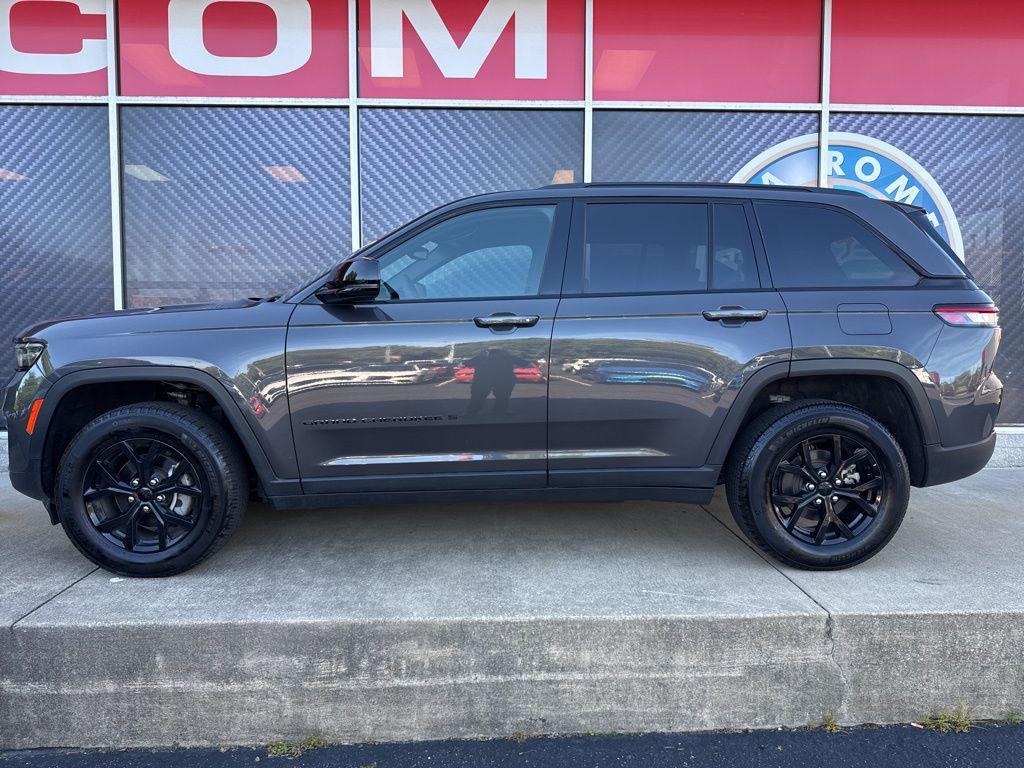 used 2024 Jeep Grand Cherokee car, priced at $31,245