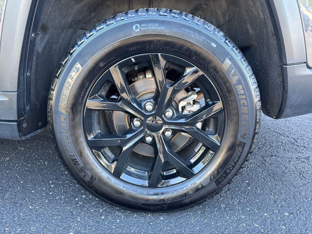 used 2024 Jeep Grand Cherokee car, priced at $31,245