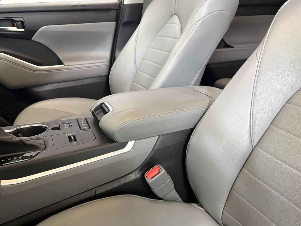 used 2021 Toyota Highlander Hybrid car, priced at $28,500