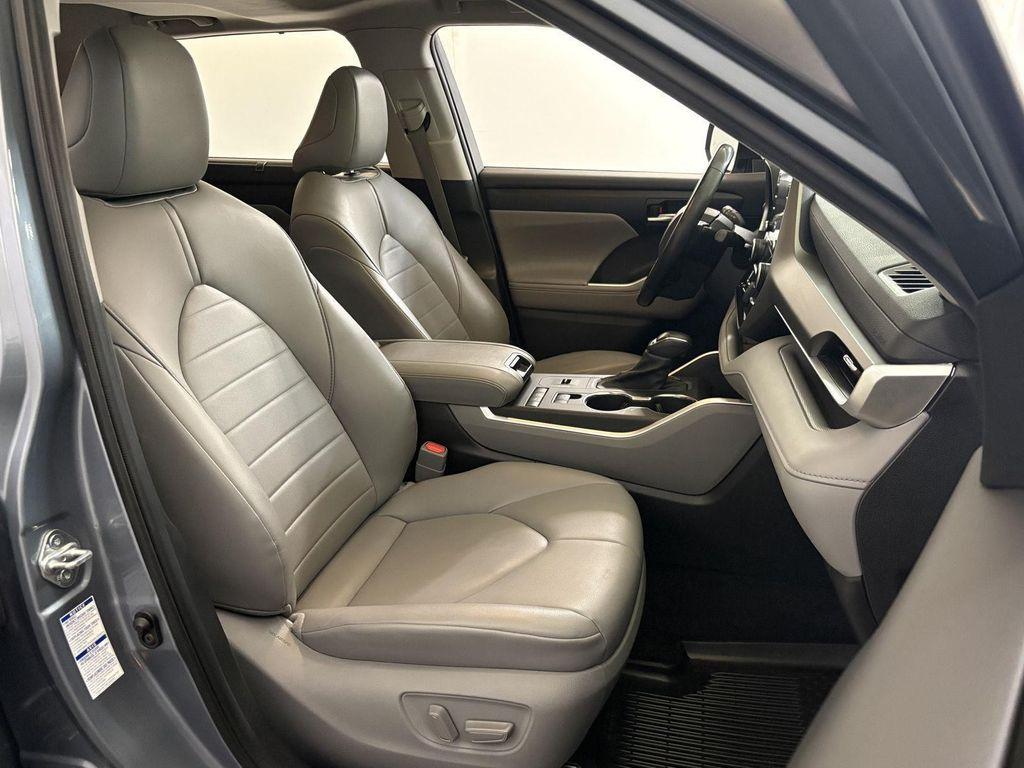 used 2021 Toyota Highlander Hybrid car, priced at $28,500