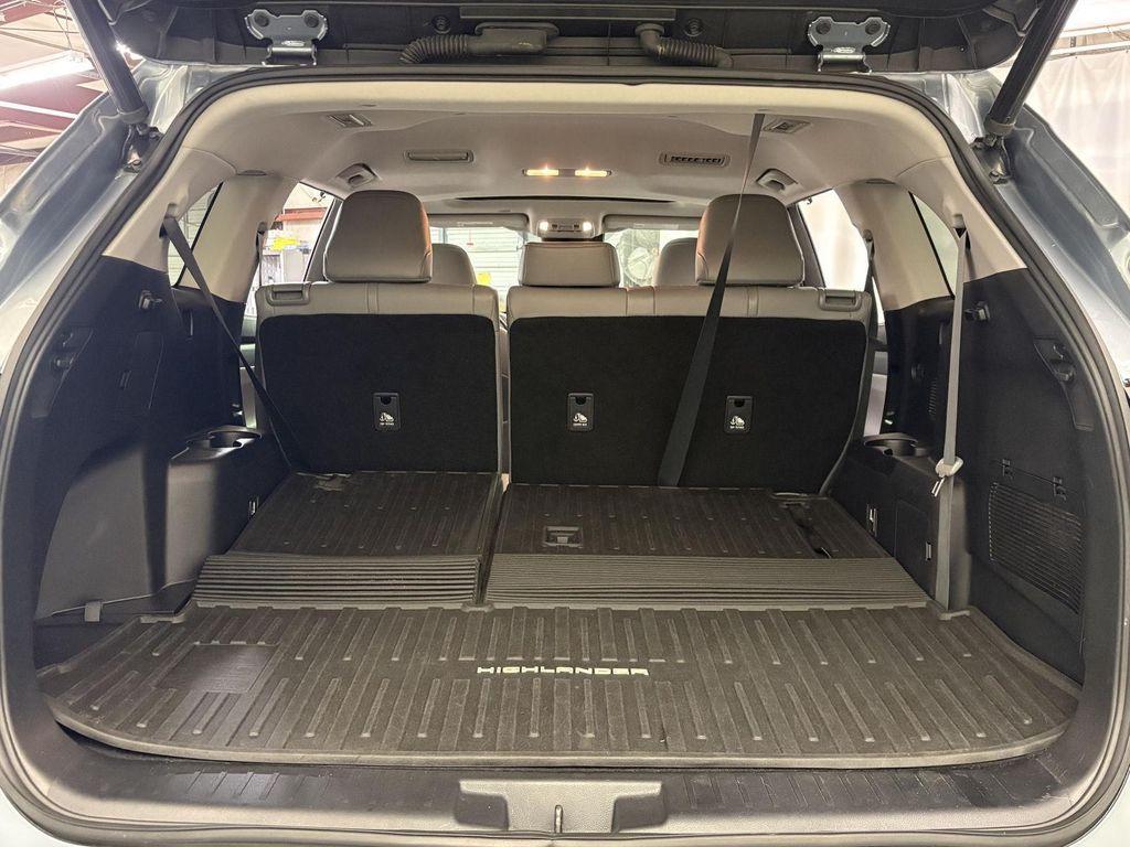 used 2021 Toyota Highlander Hybrid car, priced at $28,500