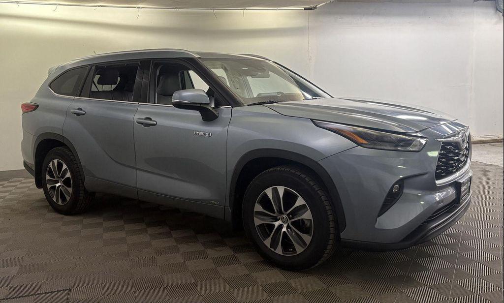 used 2021 Toyota Highlander Hybrid car, priced at $28,500