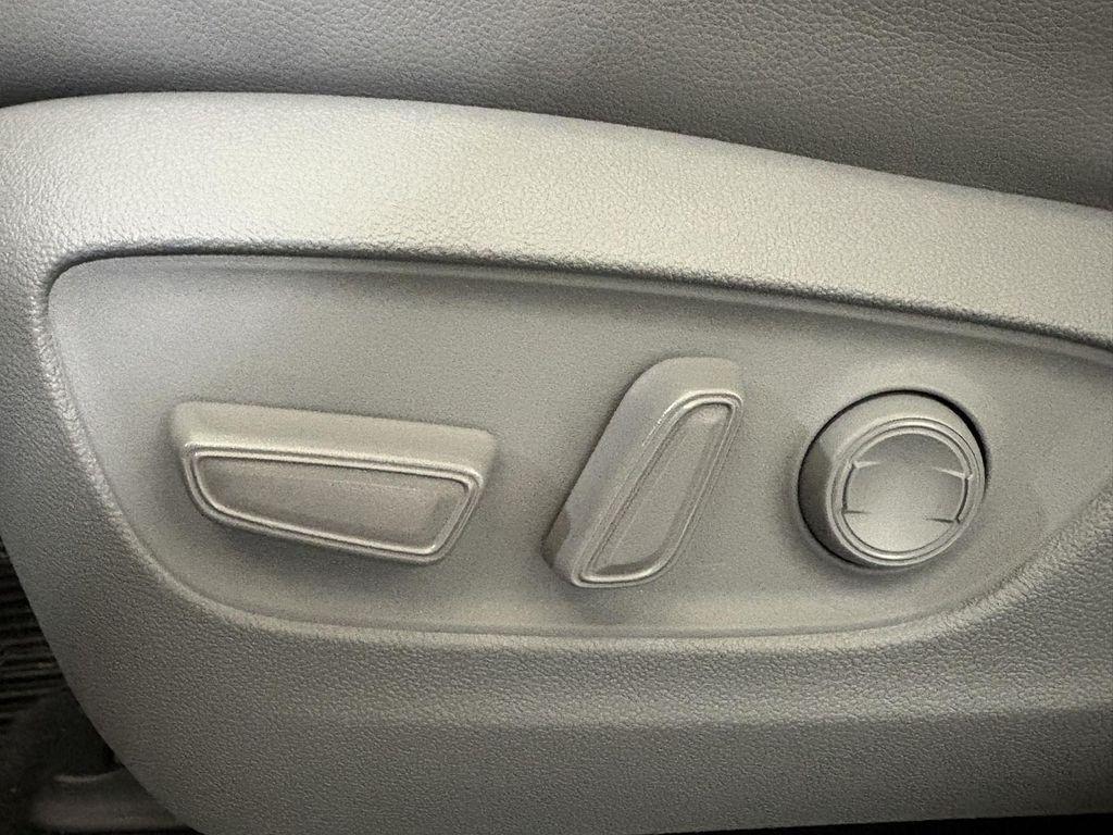 used 2021 Toyota Highlander Hybrid car, priced at $28,500