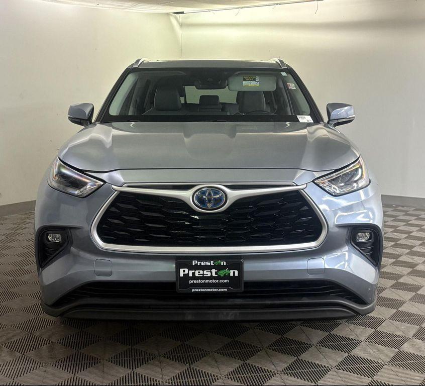 used 2021 Toyota Highlander Hybrid car, priced at $28,500