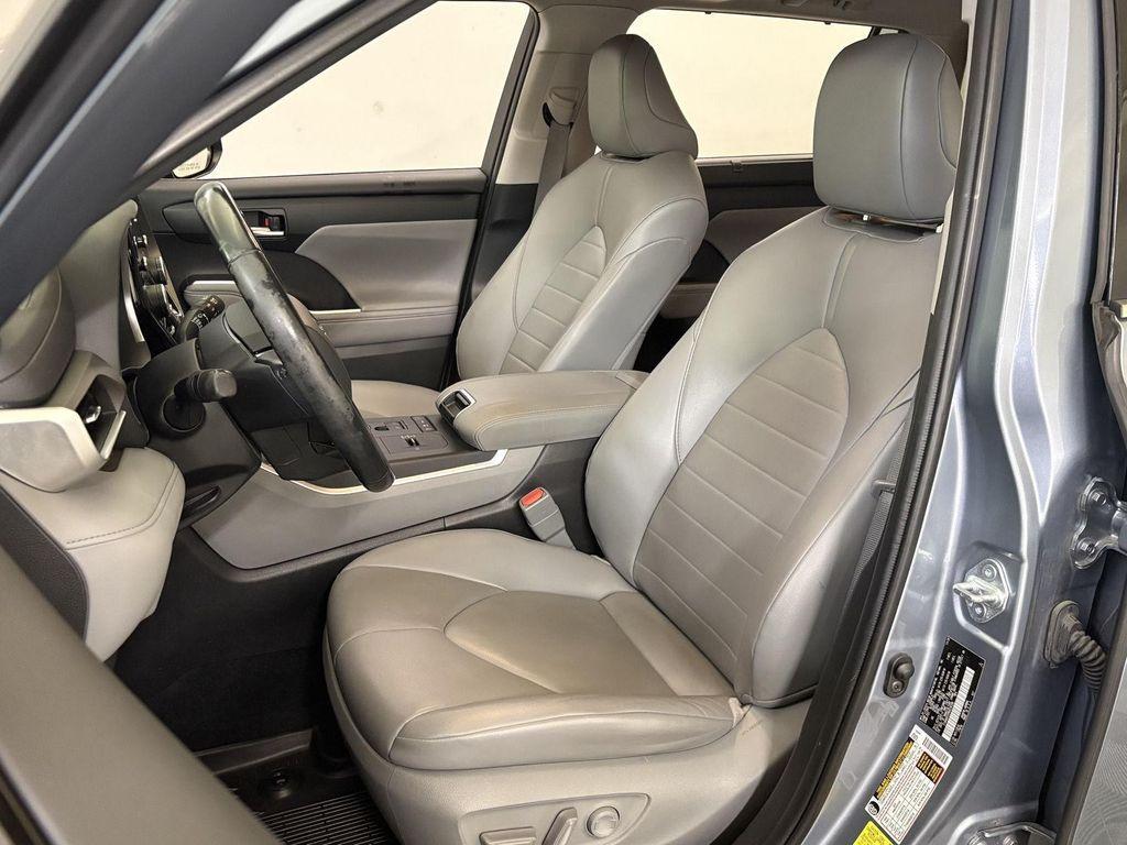 used 2021 Toyota Highlander Hybrid car, priced at $28,500