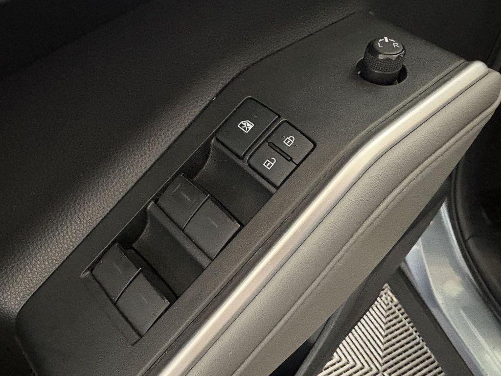 used 2021 Toyota Highlander Hybrid car, priced at $28,500