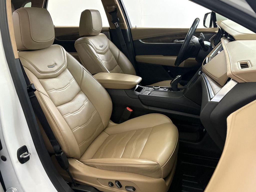 used 2022 Cadillac XT5 car, priced at $26,500