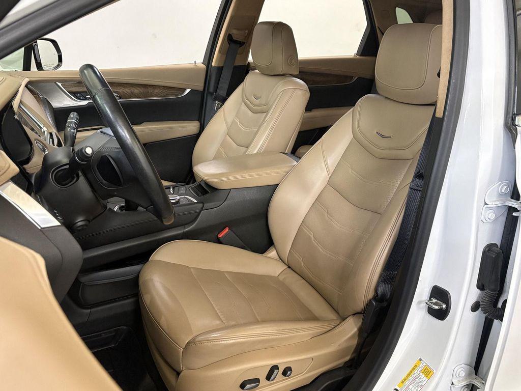 used 2022 Cadillac XT5 car, priced at $26,500