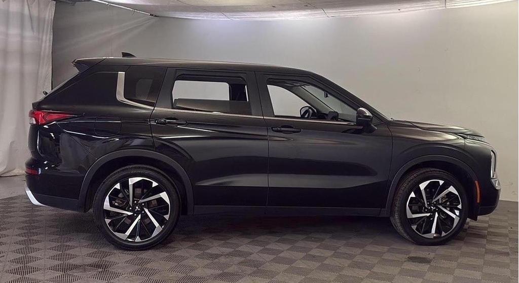 used 2024 Mitsubishi Outlander car, priced at $21,500