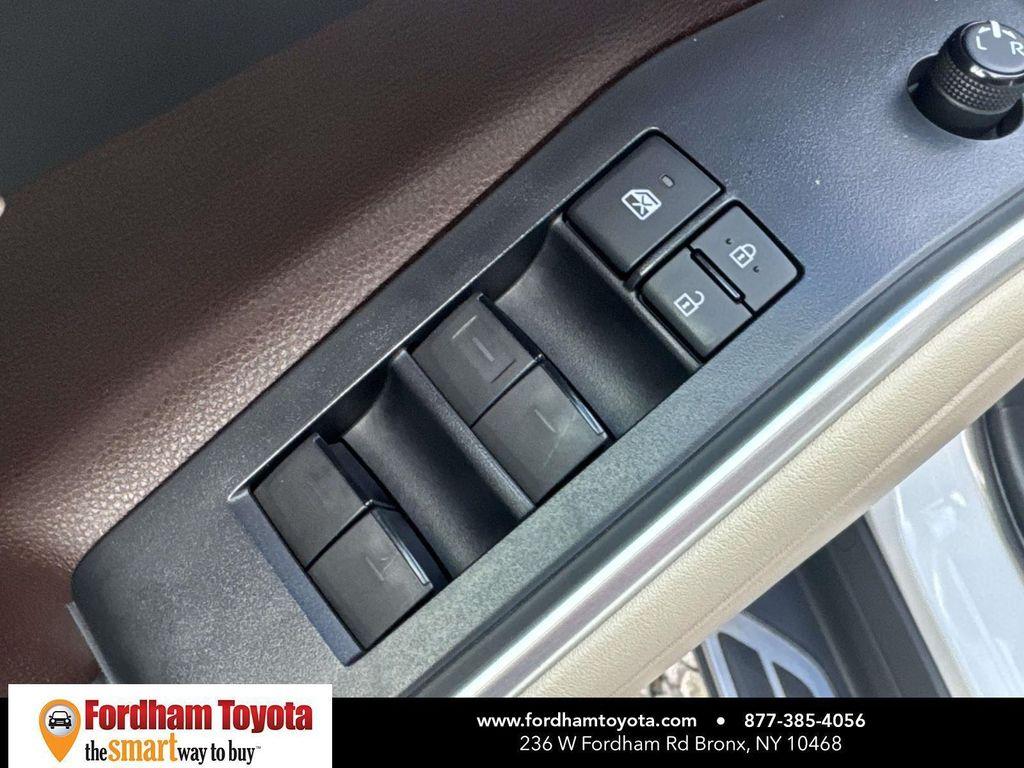 used 2022 Toyota Highlander car, priced at $33,899