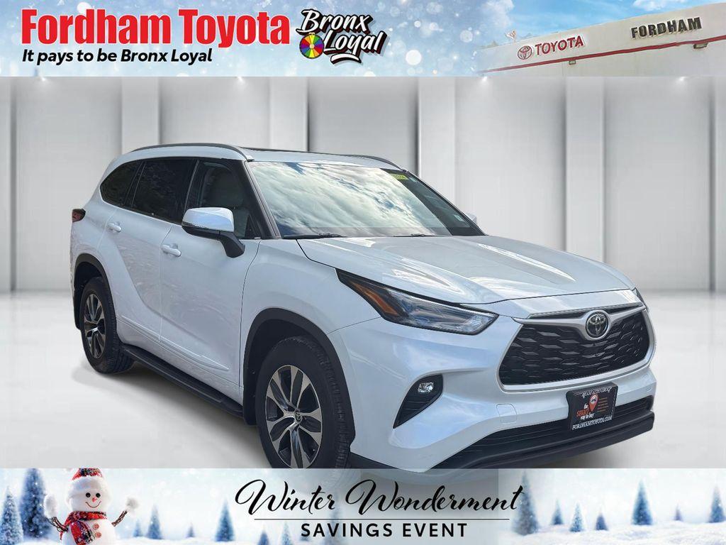 used 2022 Toyota Highlander car, priced at $33,899