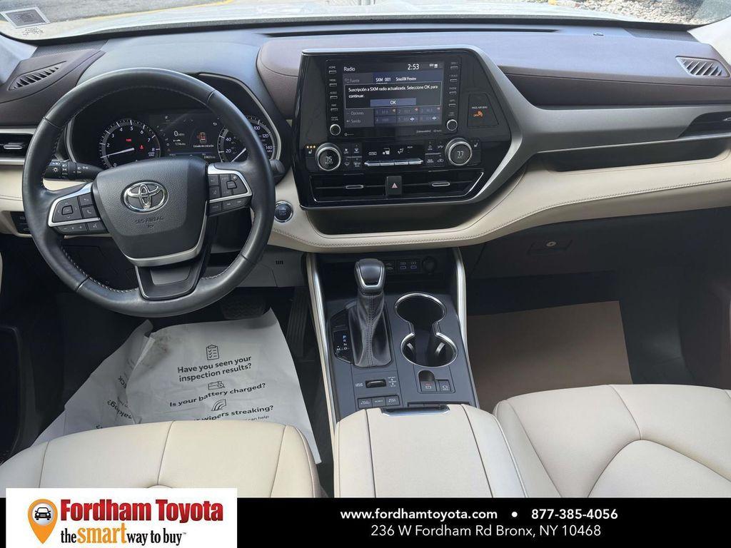 used 2022 Toyota Highlander car, priced at $33,899