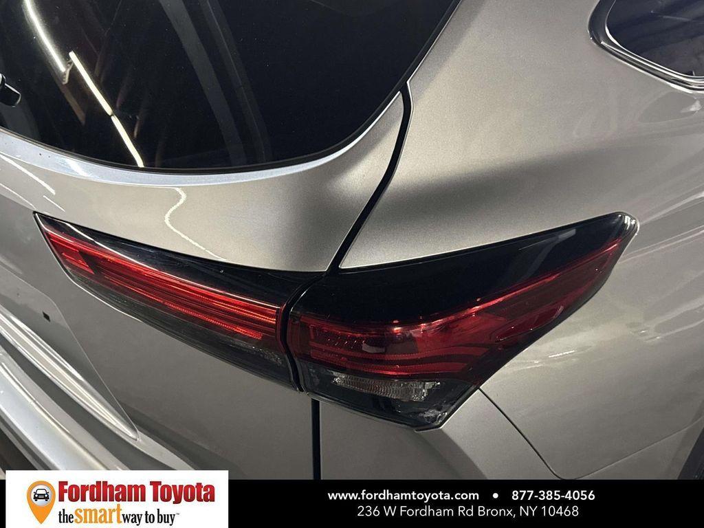 used 2020 Toyota Highlander car, priced at $28,599