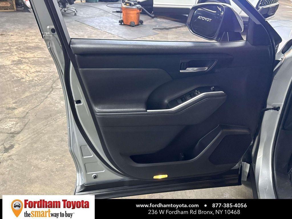 used 2020 Toyota Highlander car, priced at $28,599