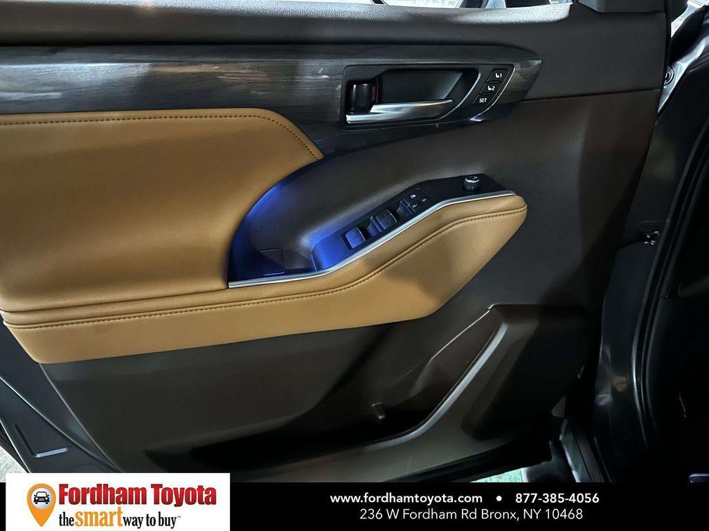 used 2022 Toyota Highlander car, priced at $37,674