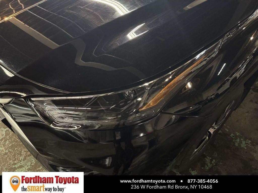 used 2025 Toyota Highlander car, priced at $34,899