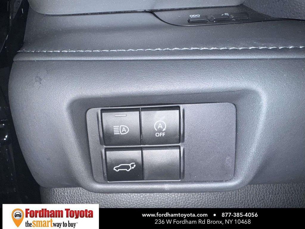 used 2025 Toyota Highlander car, priced at $34,899