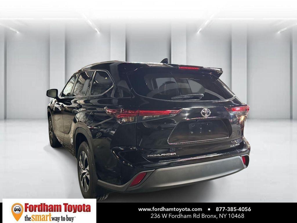 used 2025 Toyota Highlander car, priced at $34,899