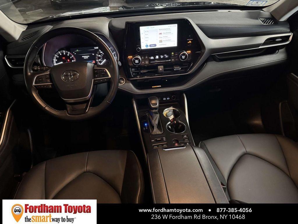 used 2025 Toyota Highlander car, priced at $34,899