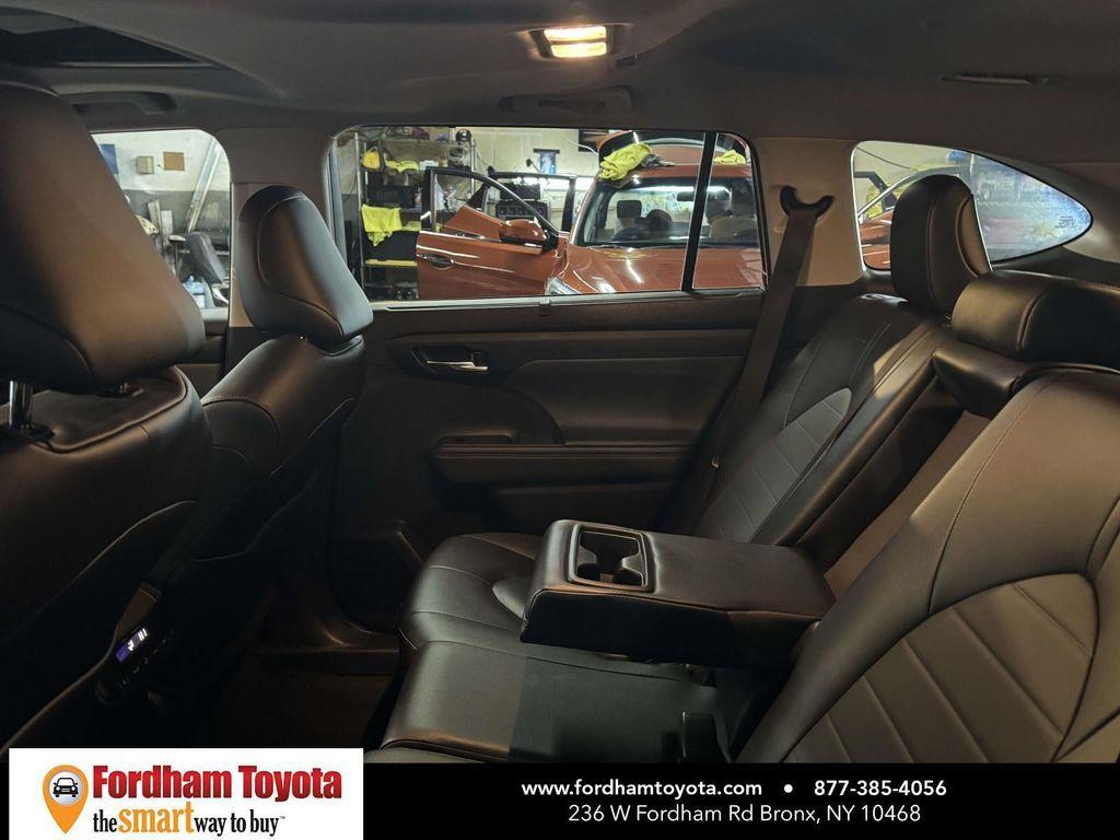 used 2025 Toyota Highlander car, priced at $34,899
