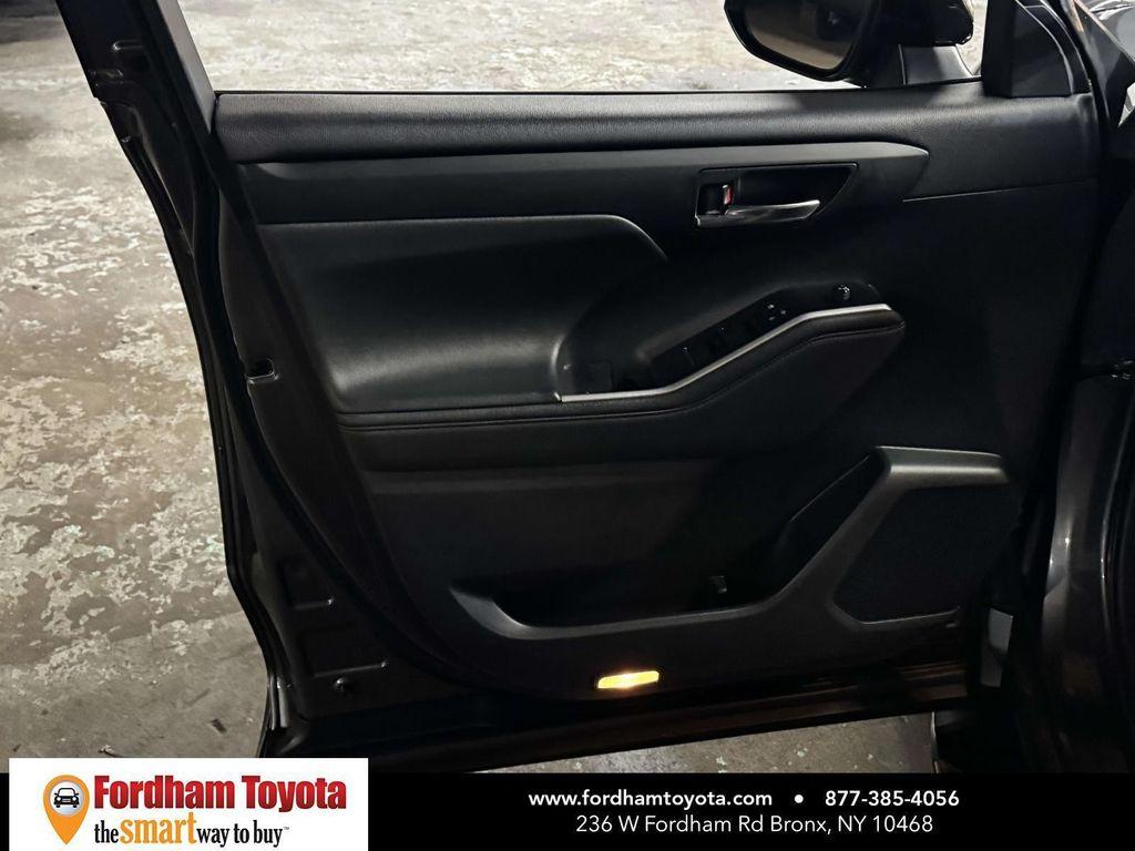 used 2021 Toyota Highlander car, priced at $26,999