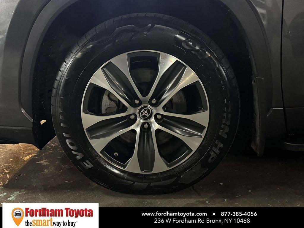 used 2021 Toyota Highlander car, priced at $26,999