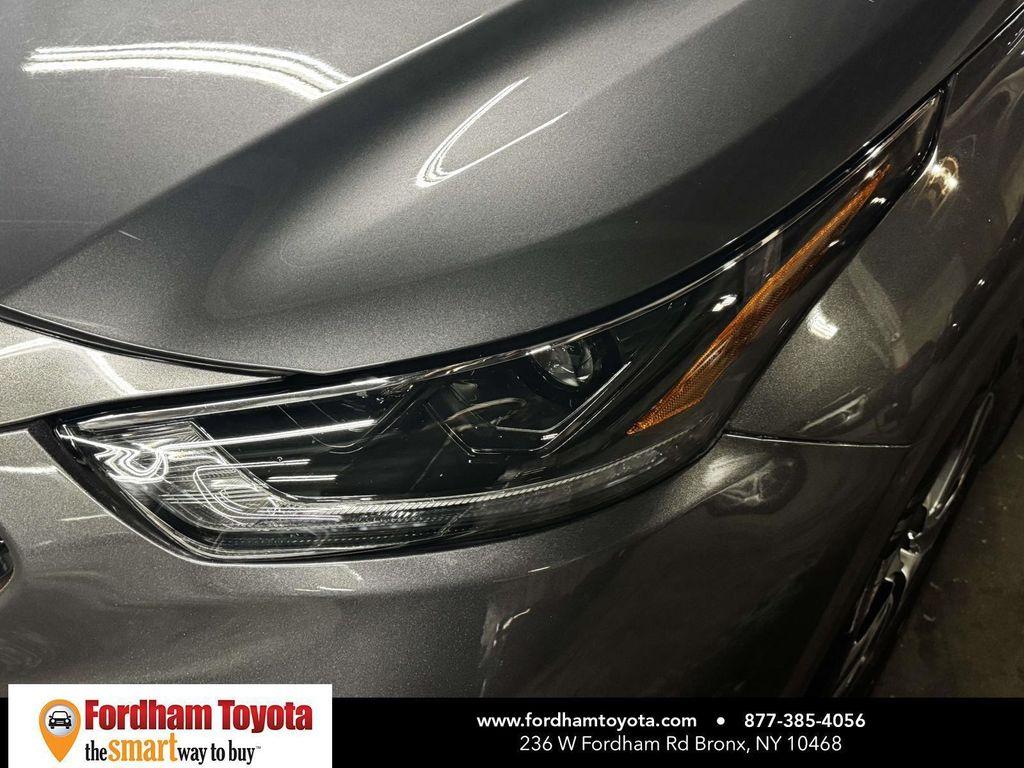used 2021 Toyota Highlander car, priced at $26,999
