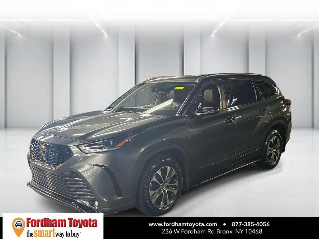 used 2021 Toyota Highlander car, priced at $26,999