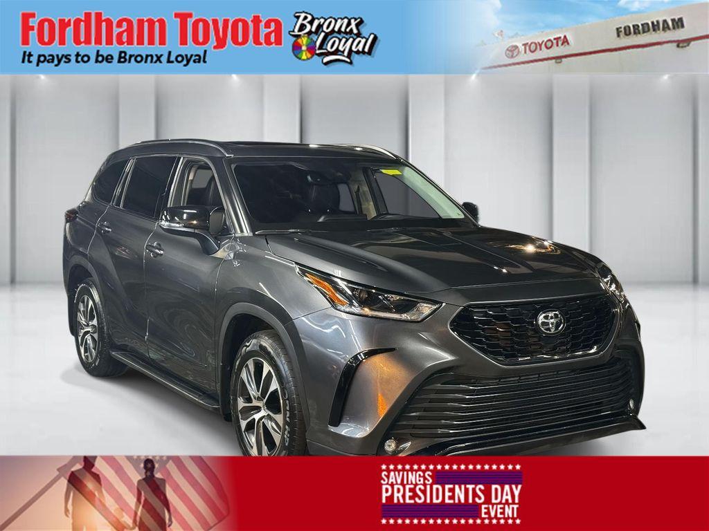 used 2021 Toyota Highlander car, priced at $26,999