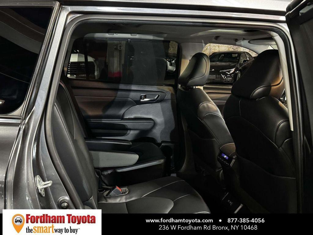 used 2021 Toyota Highlander car, priced at $26,999