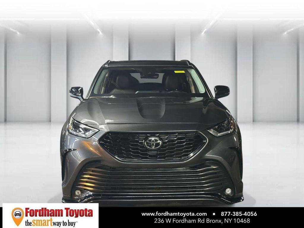 used 2021 Toyota Highlander car, priced at $26,999