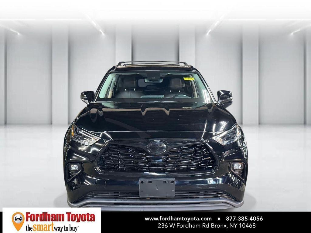 used 2022 Toyota Highlander car, priced at $32,499