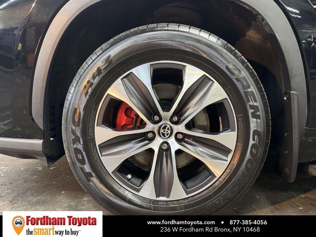 used 2022 Toyota Highlander car, priced at $32,499