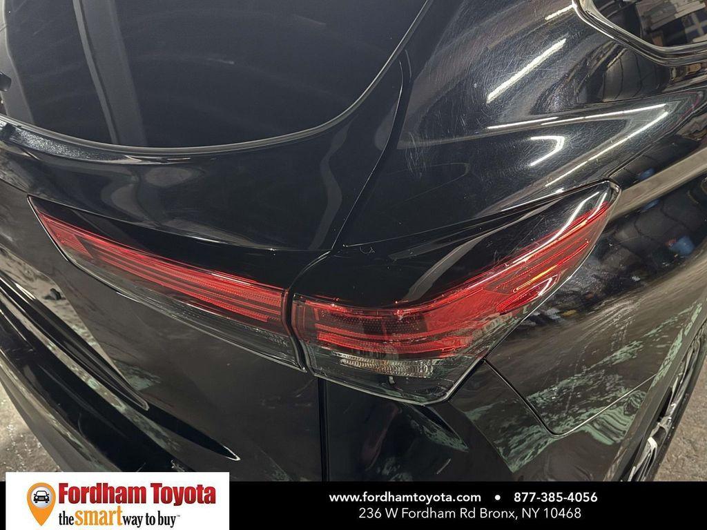 used 2022 Toyota Highlander car, priced at $32,499